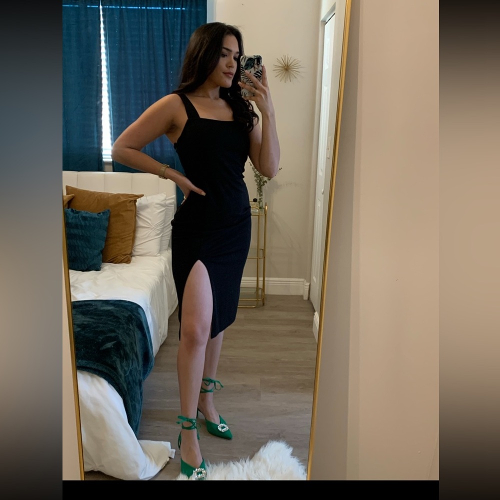 Black Sleeveless Dress